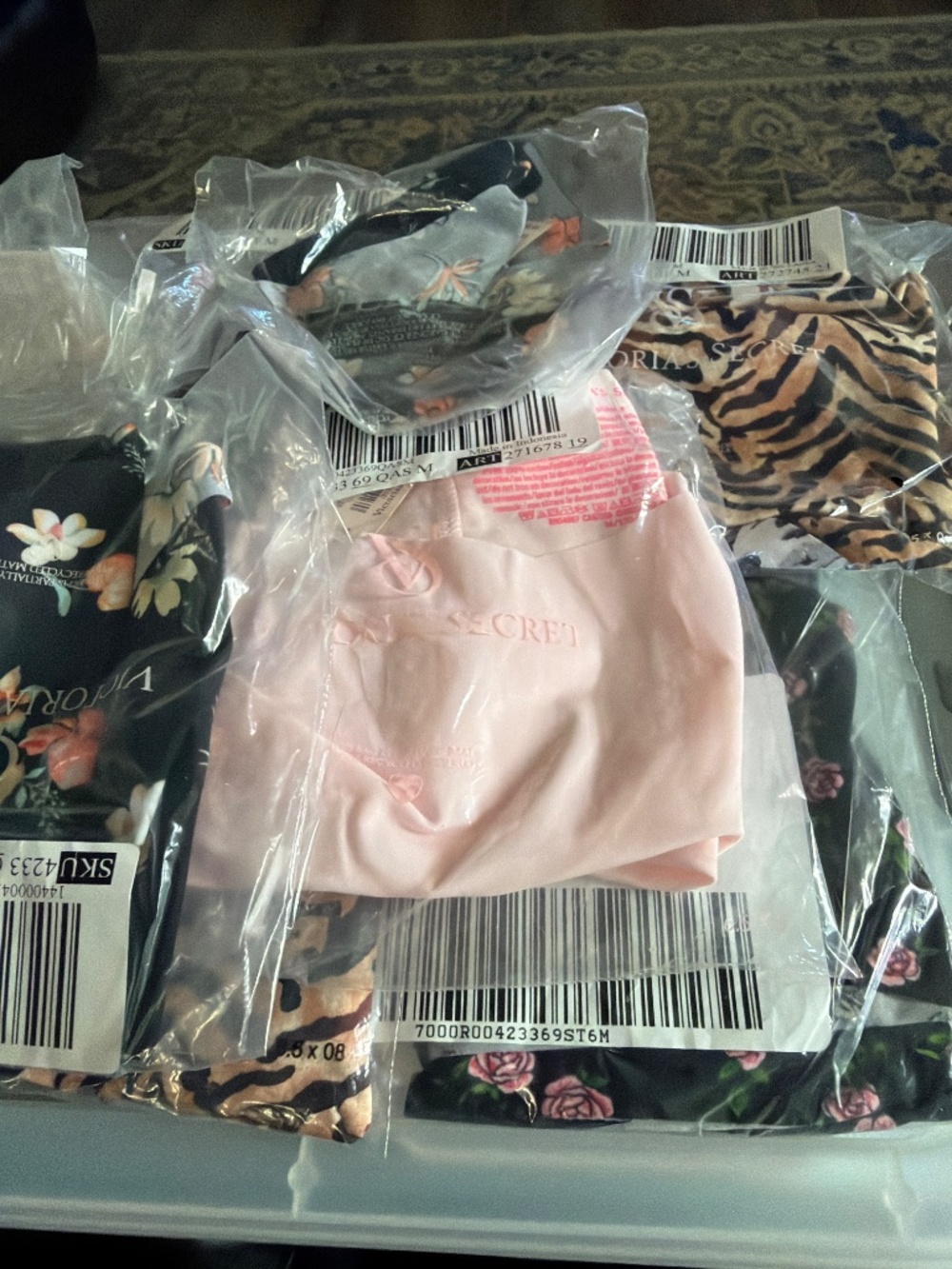 10 pairs of VS panties - Picture 3 of 6